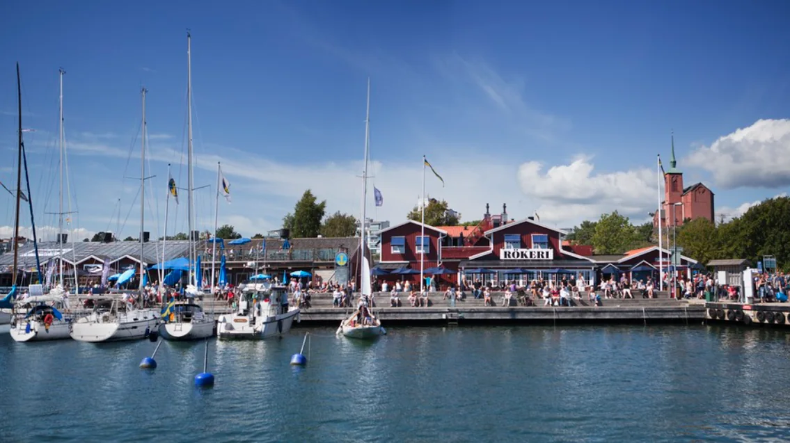 Gästhamnen i Nynäshamn med segelbåtar