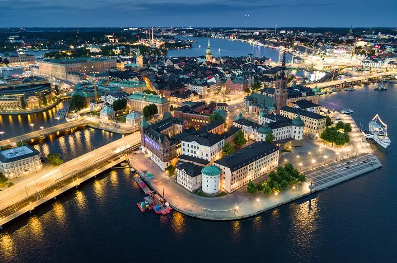 Stockholm i kvällsljus från ovan