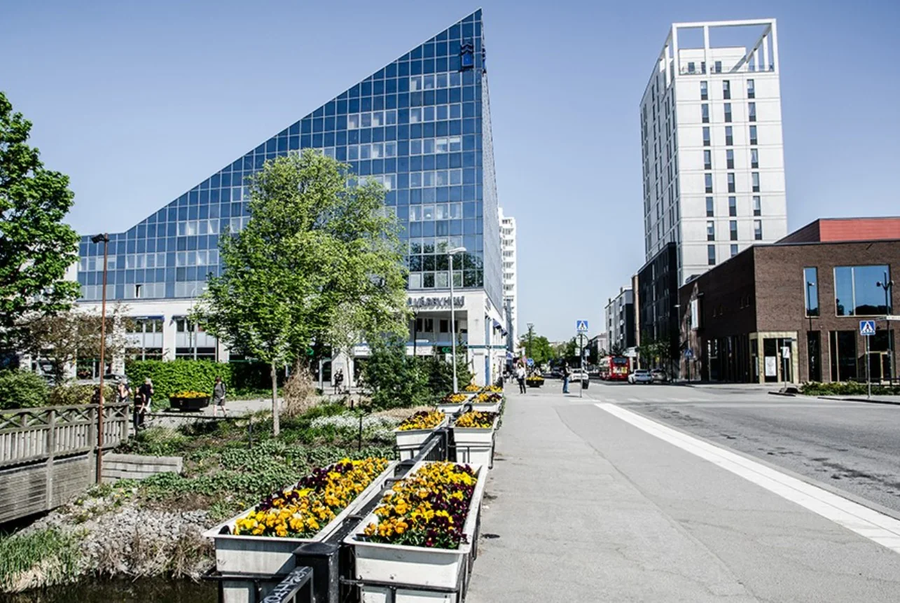 Modern stadsmiljö i Upplands Väsby